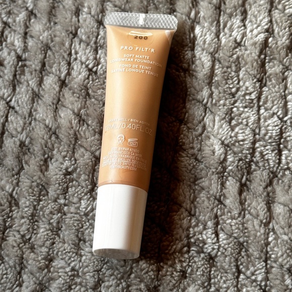 🎄 NEW Fenty Soft Matte Foundation Travel Size shade 200 - Picture 2 of 4